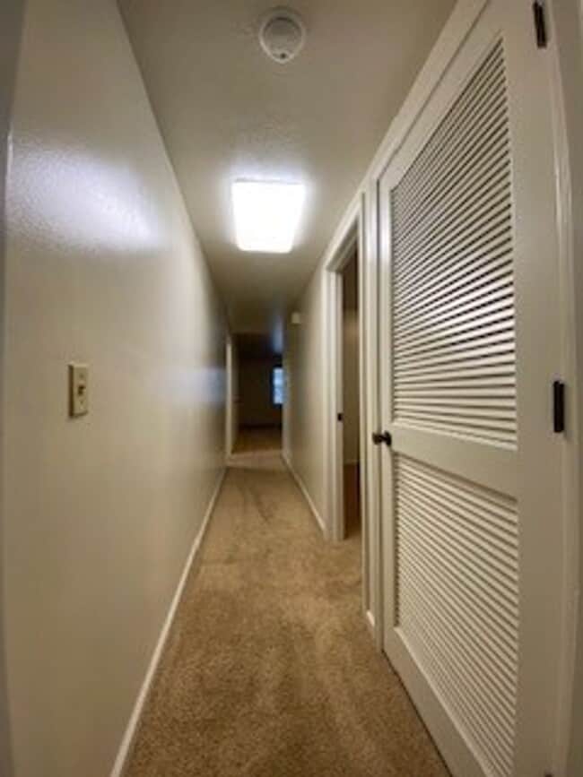 Building Photo - 124 S Silverwood Ln