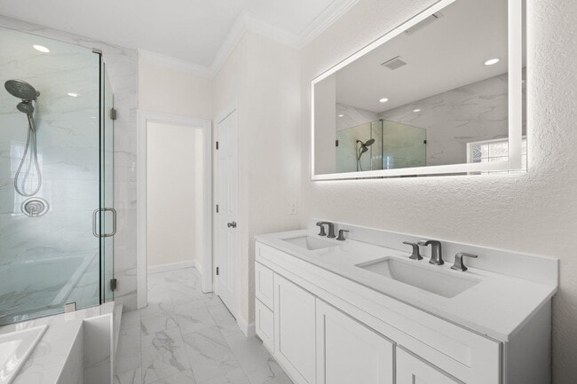 Building Photo - 255 Cll Escada