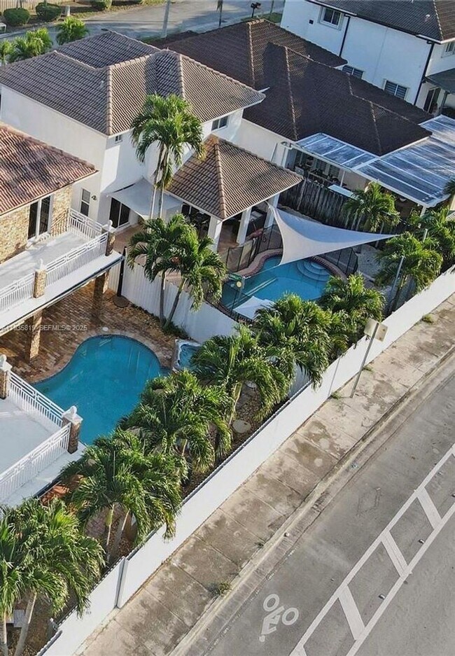 Building Photo - 16620 SW 141st Ct