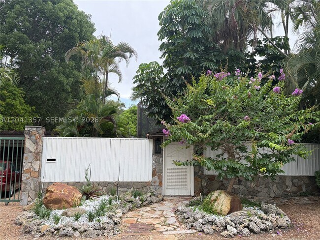 Building Photo - 3441 Poinciana Ave