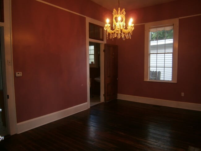 Building Photo - 220 Amelia St