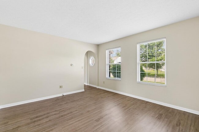 Building Photo - 4611 Thornoak Dr