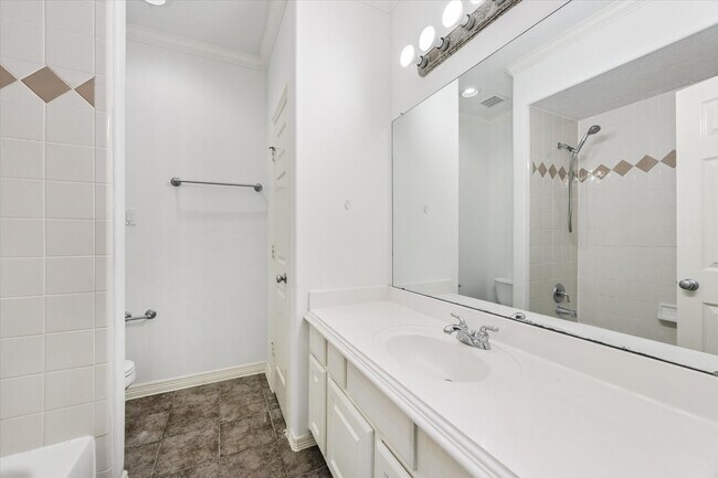 Building Photo - 116 White Dr