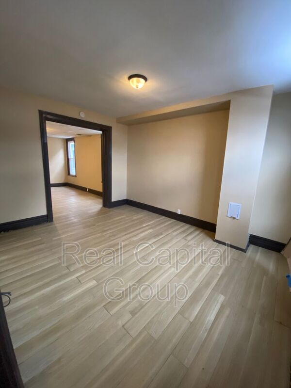 Building Photo - 156 James St