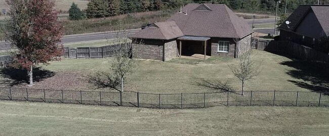 Building Photo - 763 Fairway Pointe Cove W