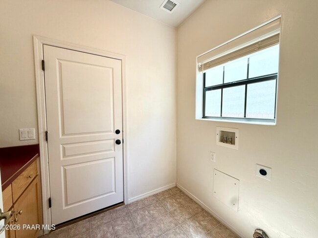 Building Photo - 1210 Gardenia Ln