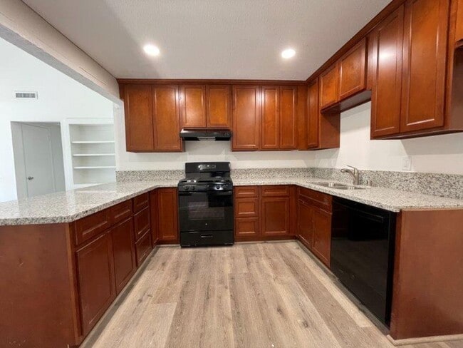 Building Photo - Great 3 Bed 2 Bath in Arden Arcade