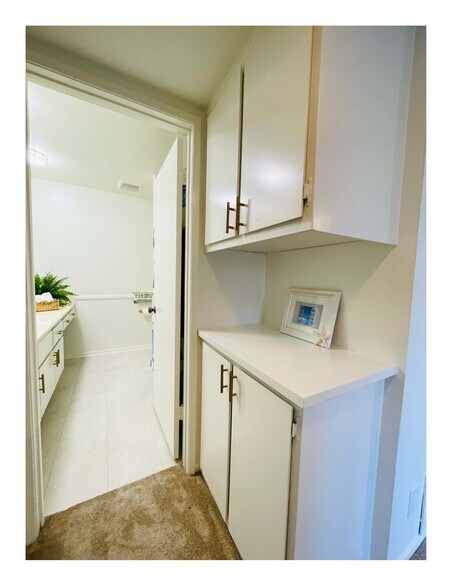 Linen closet - 1718 Sinaloa Rd