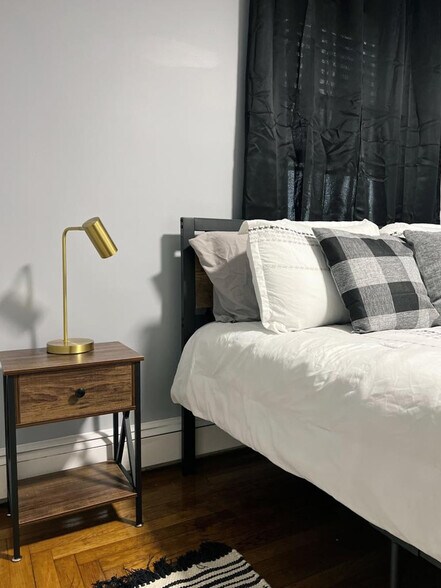 Building Photo - 508 Elm St