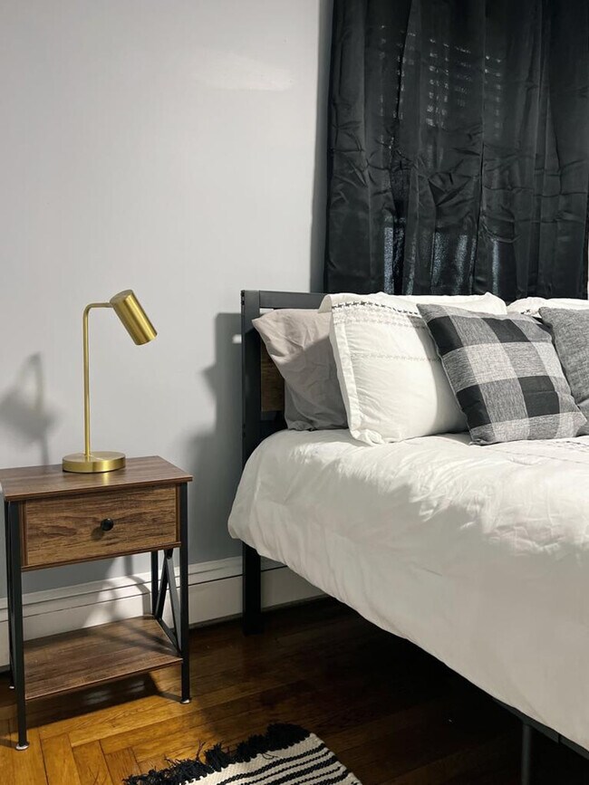 Building Photo - 508 Elm St