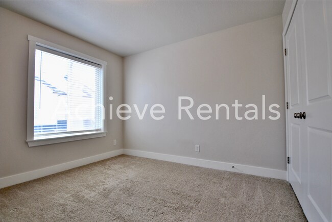 Building Photo - 2053 N 380 E