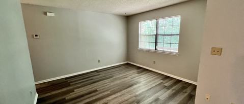 Building Photo - 2114 Hollyhill Rd