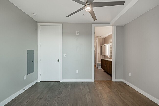 Building Photo - LUX 1BD, 1.5BA Lakehouse Condo with Balcony