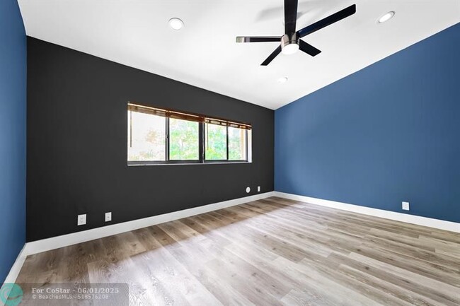 Building Photo - 3082 S Oakland Forest Dr
