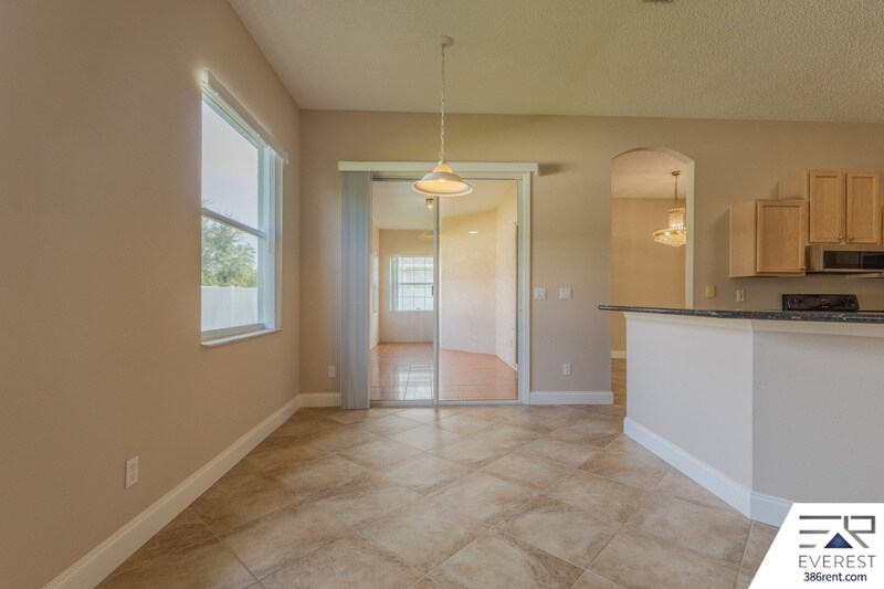 Building Photo - 14 Lysander Ln