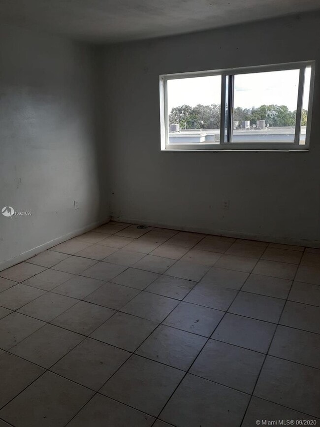 Building Photo - 13285 NE 6th Ave