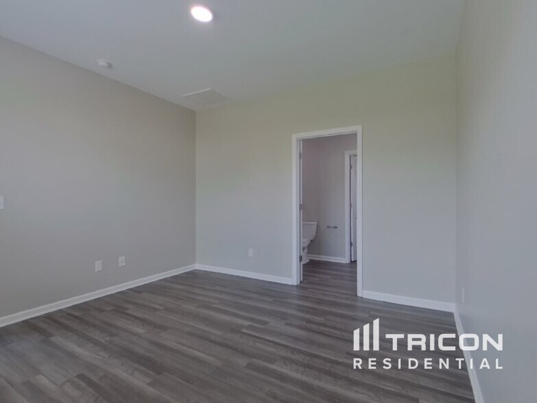 Building Photo - 210 Sweetgrass Ln