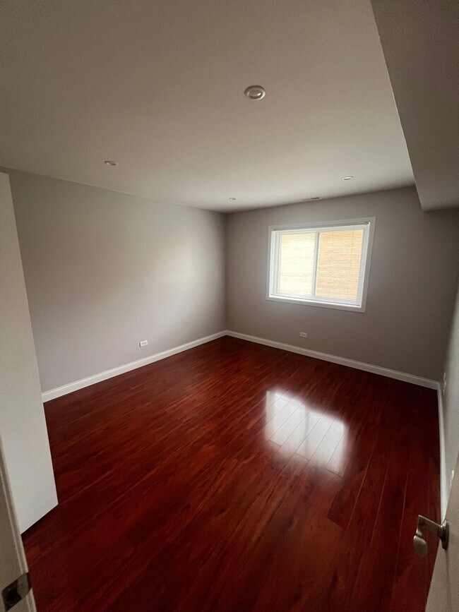 Building Photo - 9360 Hamilton Ct