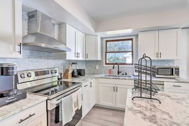 Building Photo - 6832 Woodmeadow Dr