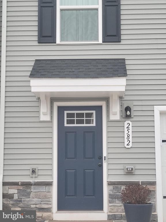 Building Photo - 2582 Laurel Pk Dr