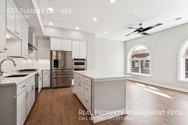 Building Photo - 635 Slaters Ln