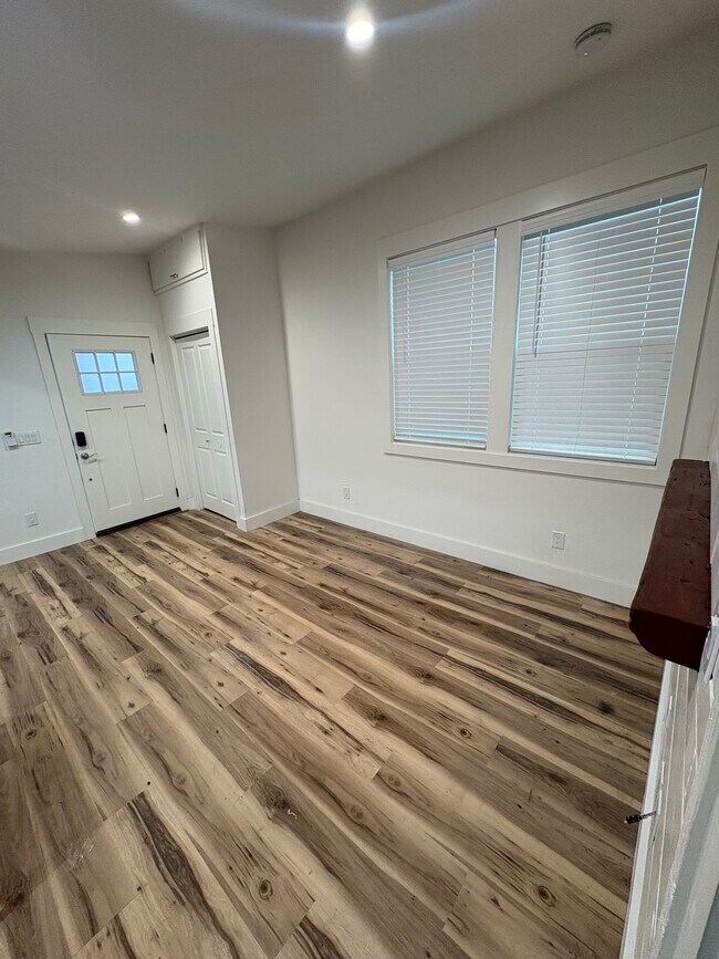 Building Photo - 1207 Humboldt St