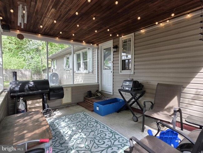 Building Photo - 4 Carolee Dr