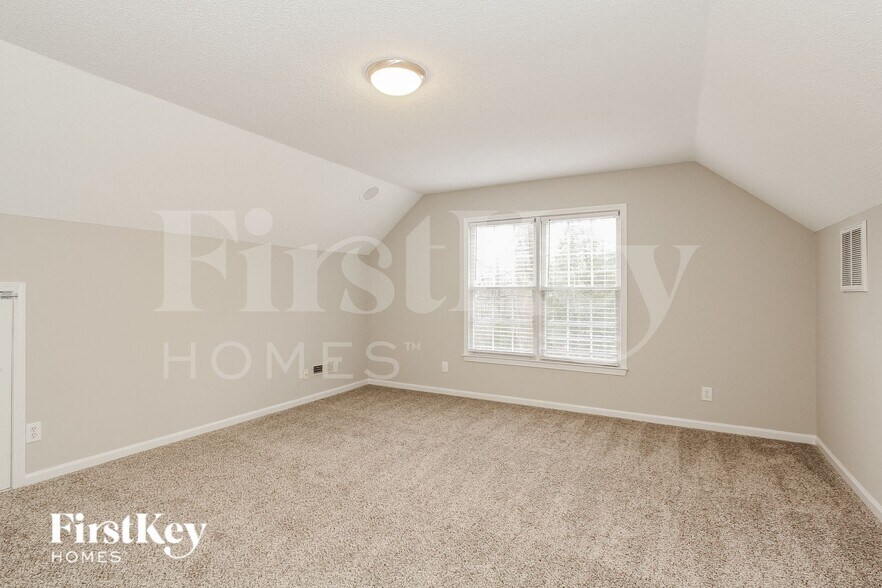 Building Photo - 15722 Glencastle St