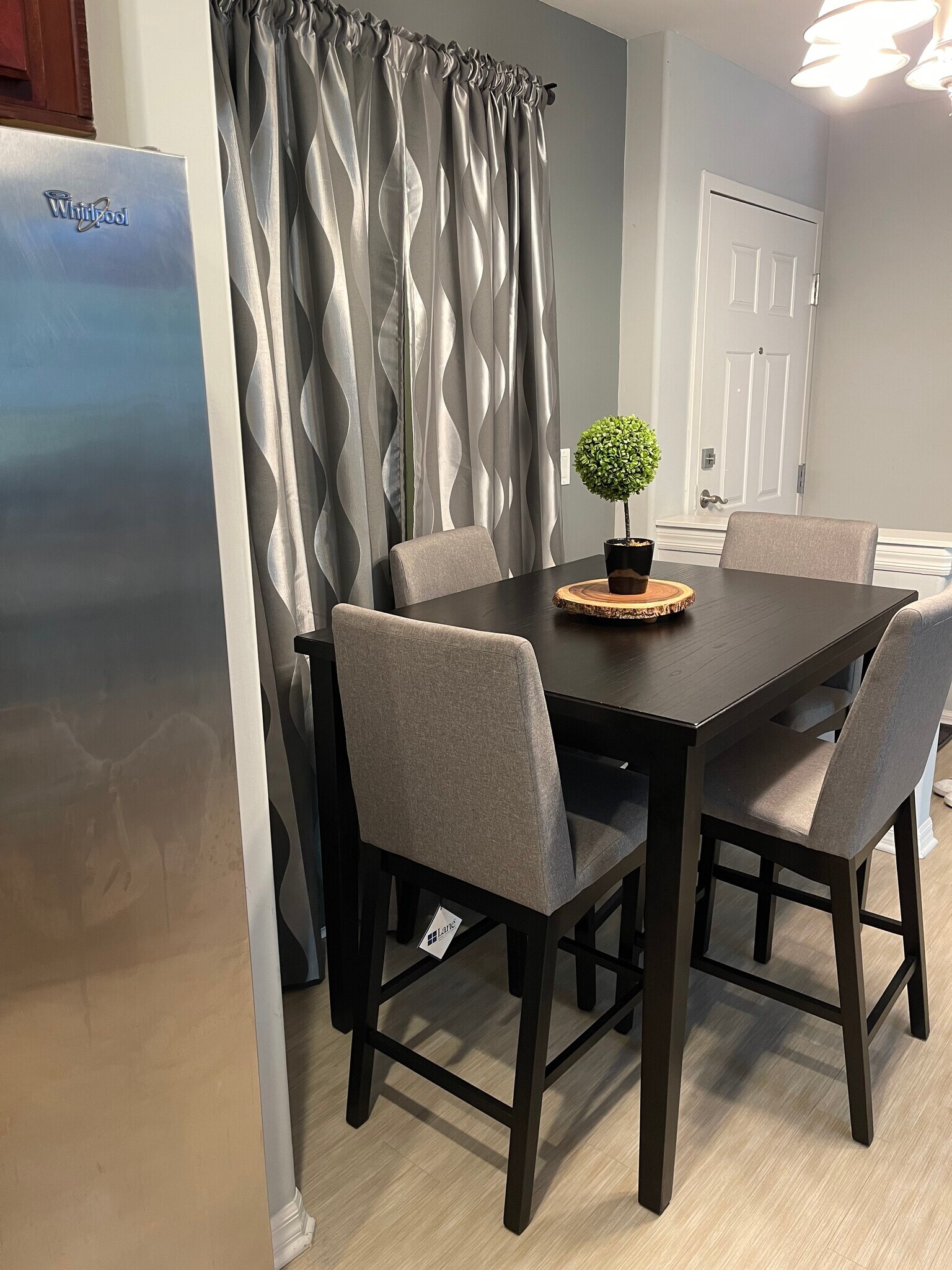 Dining area - 5055 Collwood Blvd