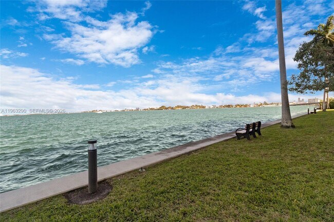 Building Photo - 1625 Kennedy Cswy