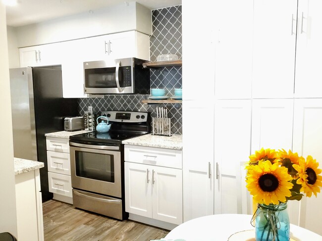 Renovated kitchen. New appliances. Fully stocked! - 4708 Dorsey Hall Dr