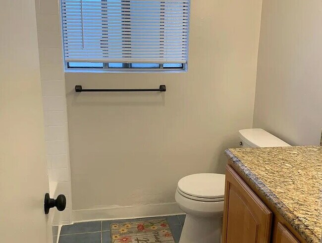 Building Photo - "Spacious 2-Bed, 2-Bath Gem in Northridge – Your Perfect 1074 Sq Ft Retreat!"