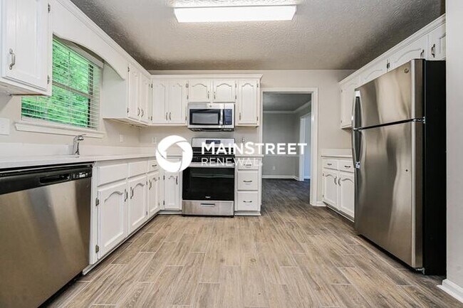 Building Photo - 4 Bedroom Pet-Friendly Home in DECATUR, GA with Main Street Renewal