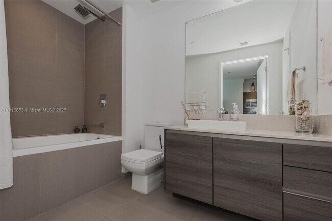 Building Photo - 1080 Brickell Ave