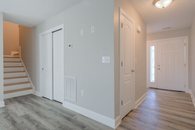Building Photo - 760 Twisted Oak Dr NW