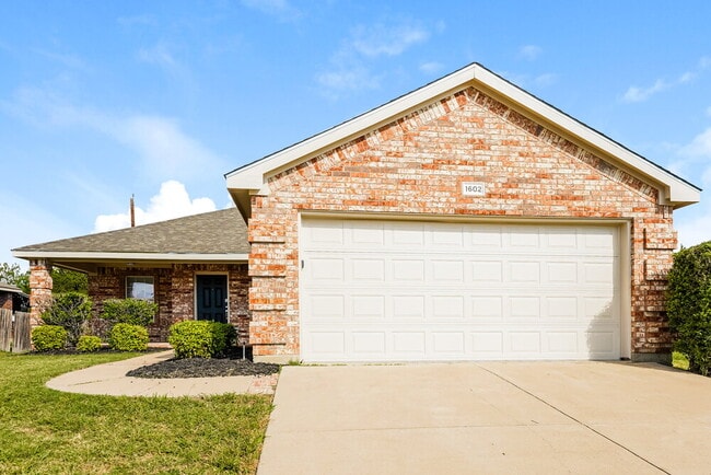 Building Photo - 1602 Sabine Dr