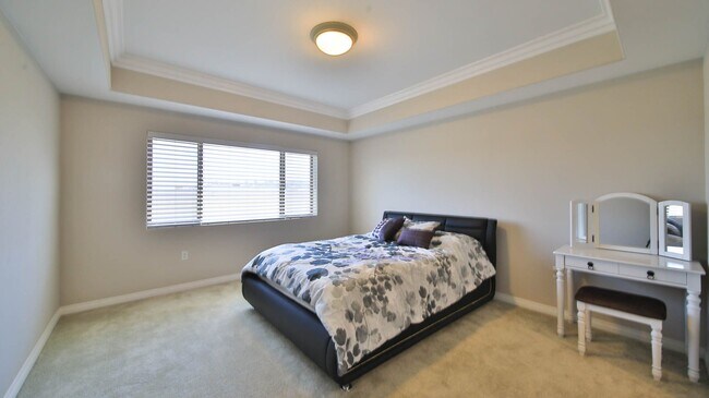 Building Photo - Beautiful 3 Bed/ 2.5 Baths Condo