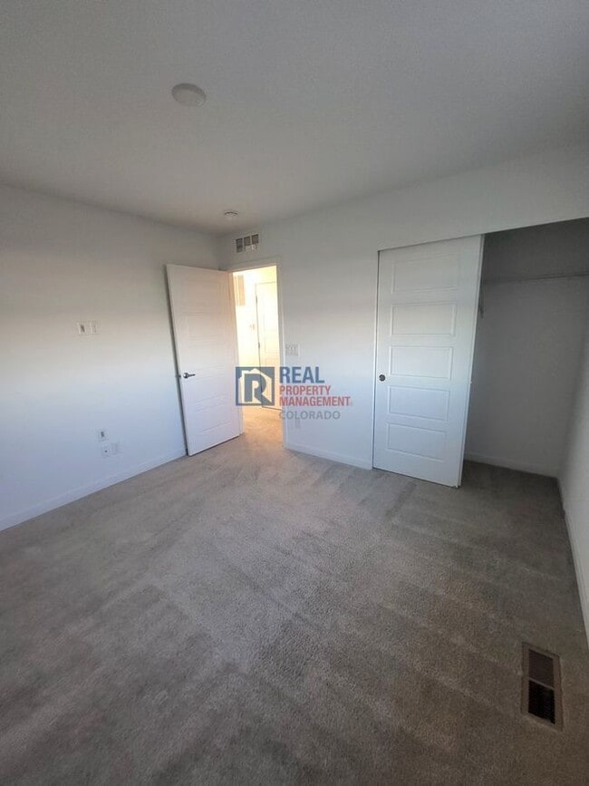 Building Photo - 14381 Mosaic Ave