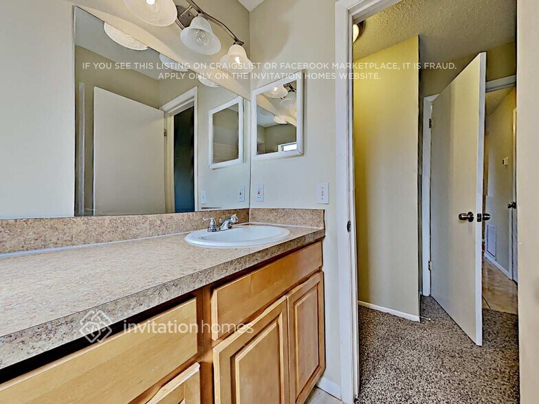 Building Photo - 99 Oaxaca Ln