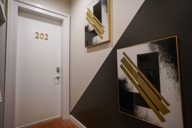Building Photo - 709 Jackson Ave