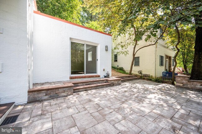 Building Photo - 4039 8th St S