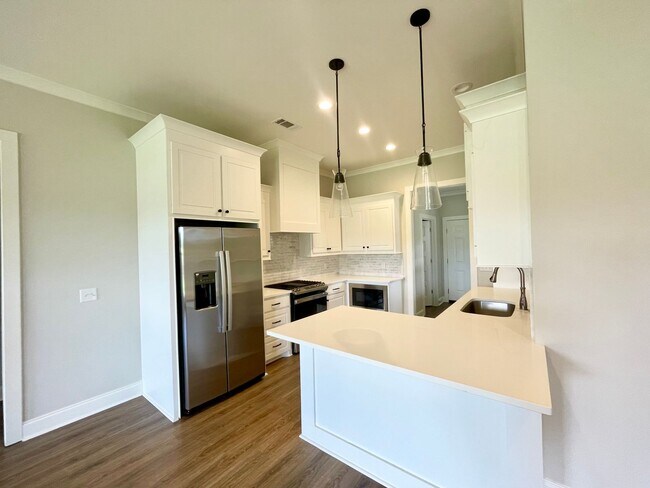 Building Photo - Stunning Germantown School District Rental with Office & Large Fenced Yard