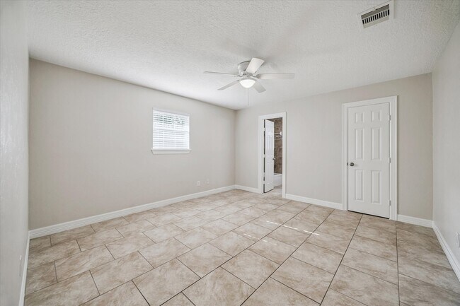 Building Photo - 23103 Berry Pine Dr
