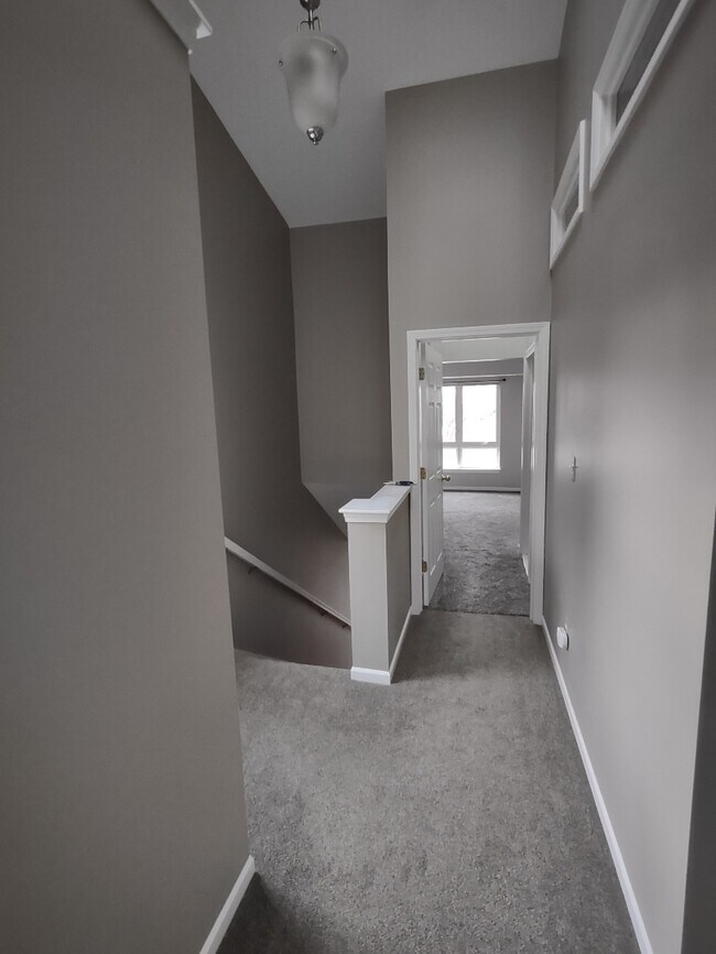 Building Photo - 5585 Woodruff Shore Dr