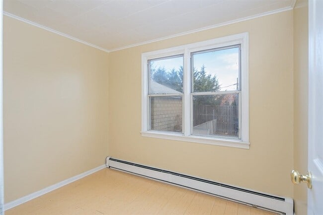 Building Photo - 13 E 52nd St