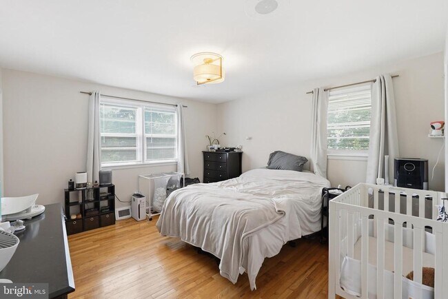 Building Photo - 11317 College View Dr