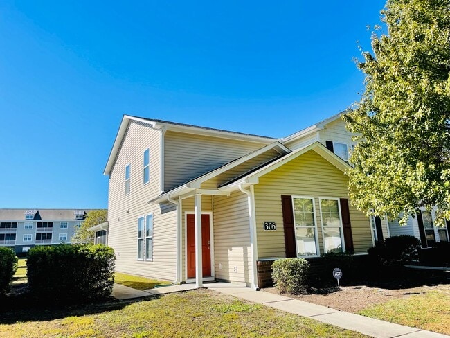 Primary Photo - SPACIOUS 3bed/2.5bath TOWNHOME w/1st floor...