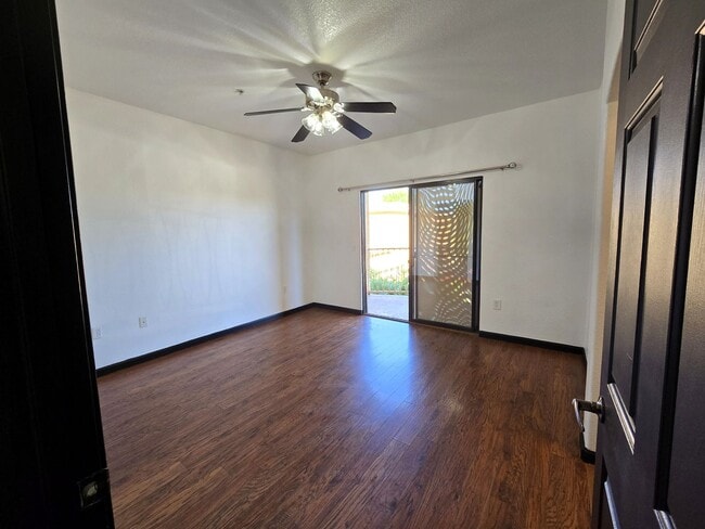 Building Photo - Modern Remodeled Condo with 3 Ensuite Bedr...