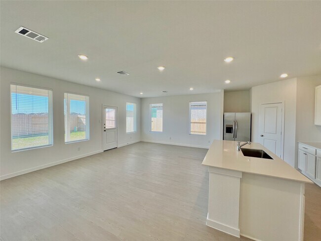 Building Photo - 10615 Summers Wy