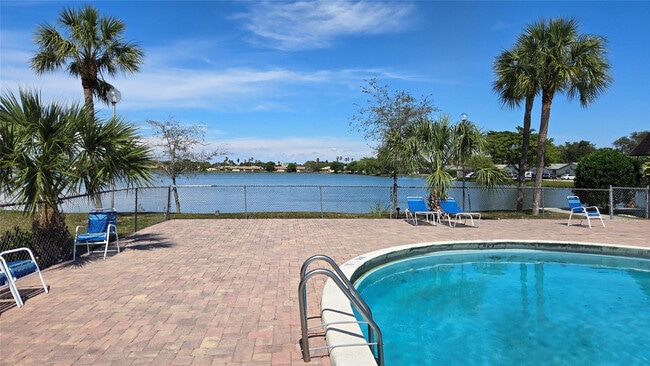 Building Photo - 416 Lakeside Dr